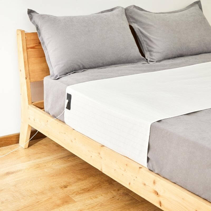 Groundingwell™ Sheet Connected to the Wall Socket